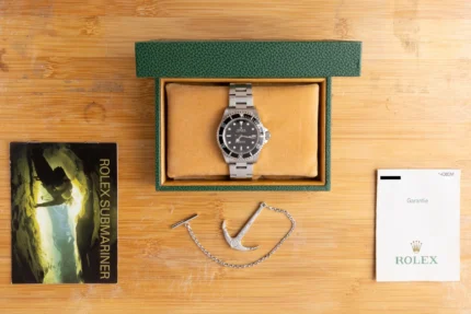 2006 Rolex Submariner 14060M Box and papers AW29586-5