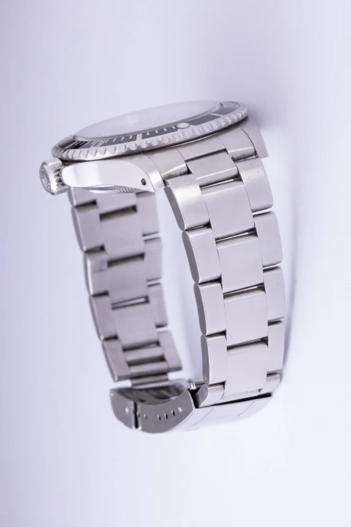 2006 Rolex Submariner 14060M Box and papers AW29586-7